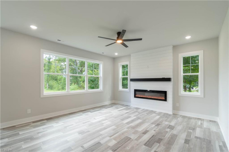 Photo 16 of 33 residential for sale in Chesapeake virginia