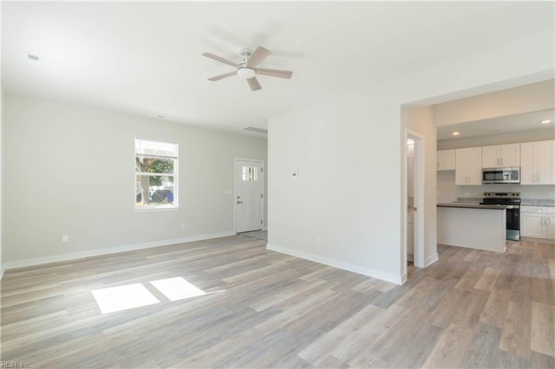 Photo 17 of 33 residential for sale in Chesapeake virginia