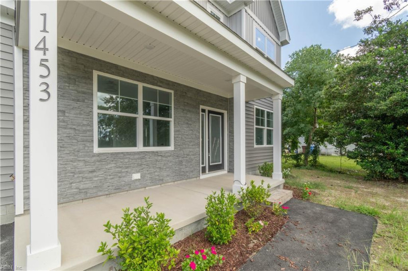Photo 2 of 33 residential for sale in Chesapeake virginia