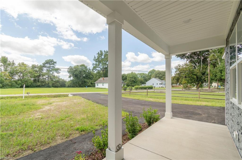 Photo 4 of 33 residential for sale in Chesapeake virginia