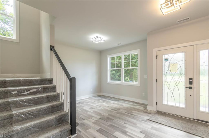Photo 7 of 33 residential for sale in Chesapeake virginia
