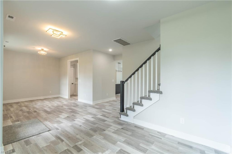 Photo 8 of 33 residential for sale in Chesapeake virginia