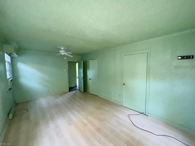 Photo 11 of 13 residential for sale in Norfolk virginia