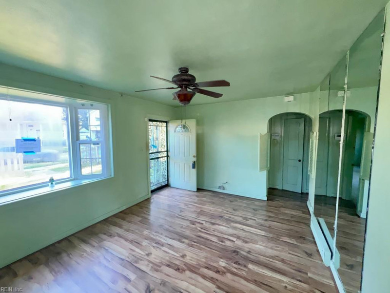 Photo 4 of 13 residential for sale in Norfolk virginia