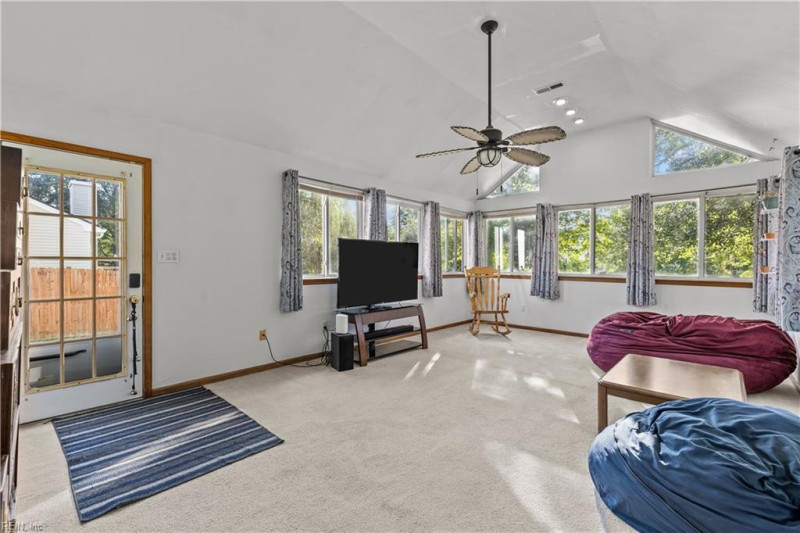 Photo 11 of 28 residential for sale in Chesapeake virginia