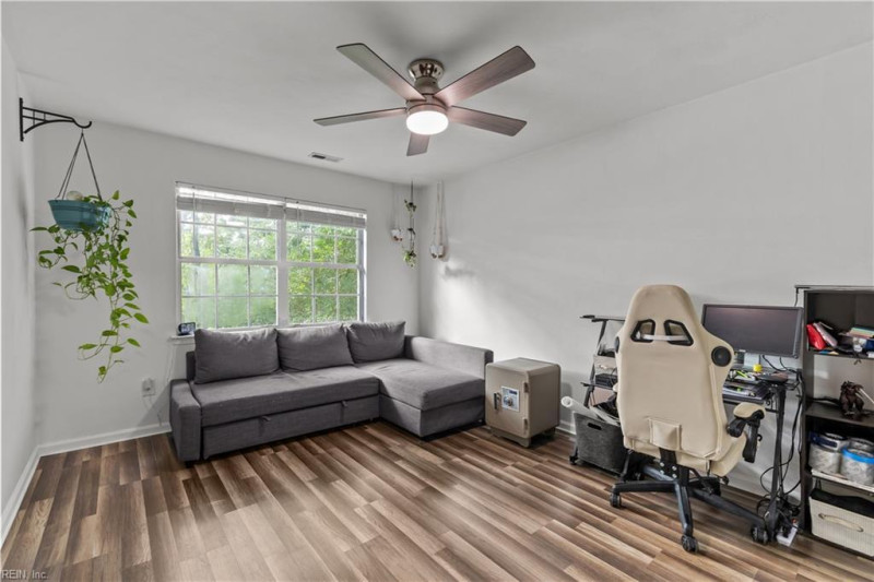 Photo 15 of 28 residential for sale in Chesapeake virginia