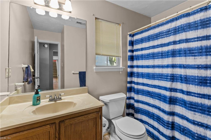 Photo 17 of 28 residential for sale in Chesapeake virginia