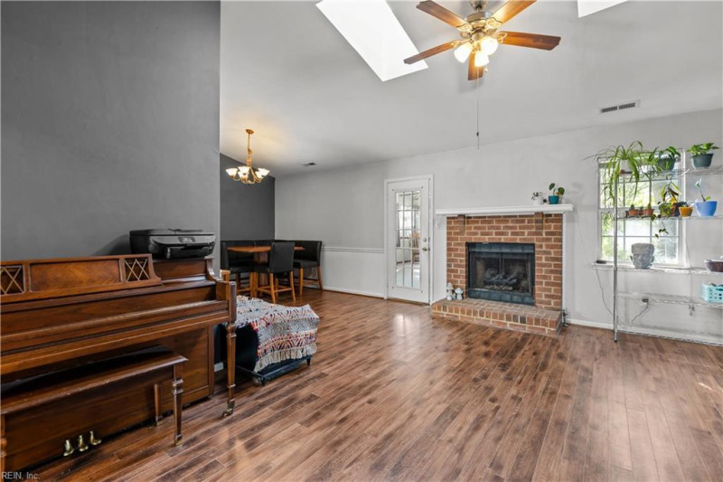 Photo 3 of 28 residential for sale in Chesapeake virginia