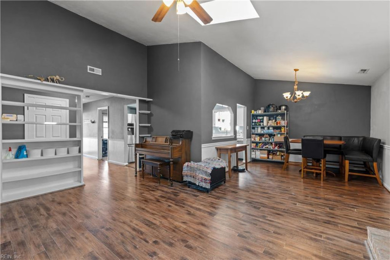 Photo 4 of 28 residential for sale in Chesapeake virginia