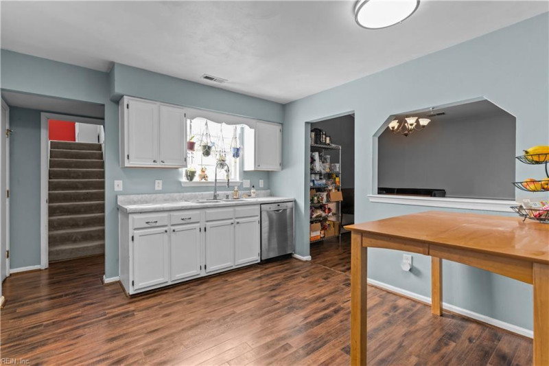 Photo 7 of 28 residential for sale in Chesapeake virginia