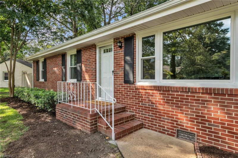 Photo 4 of 27 residential for sale in Chesapeake virginia Photo 4 of 27 residential for sale in Chesapeake virginia