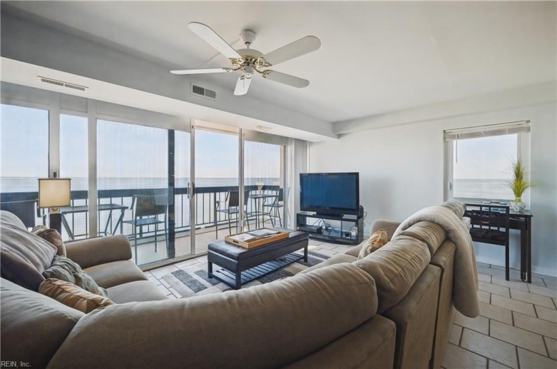 Photo 13 of 47 residential for sale in Virginia Beach virginia