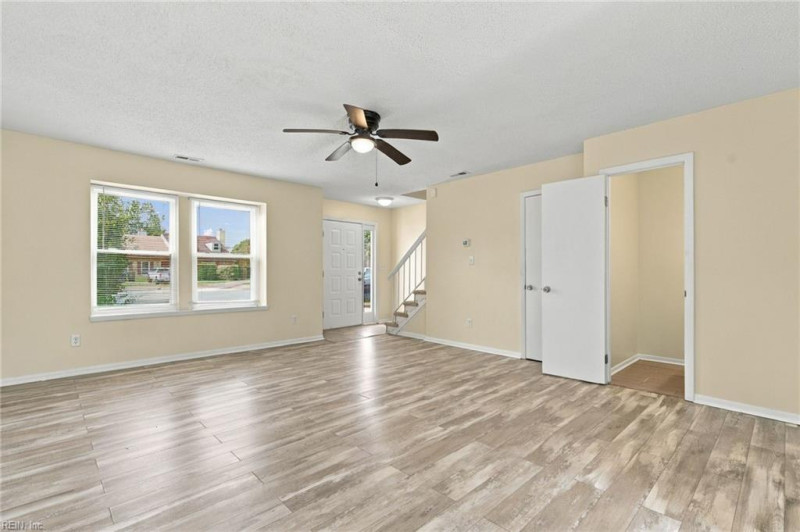 Photo 4 of 28 residential for sale in Virginia Beach virginia