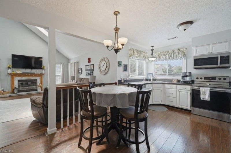 Photo 11 of 39 residential for sale in Hampton virginia