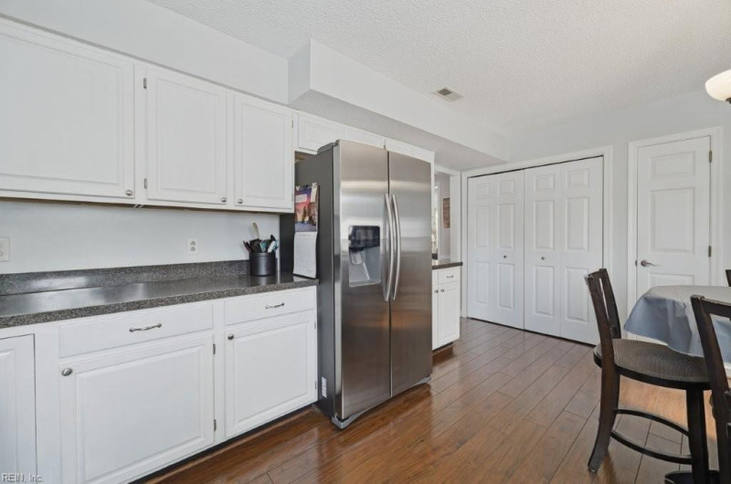Photo 14 of 39 residential for sale in Hampton virginia