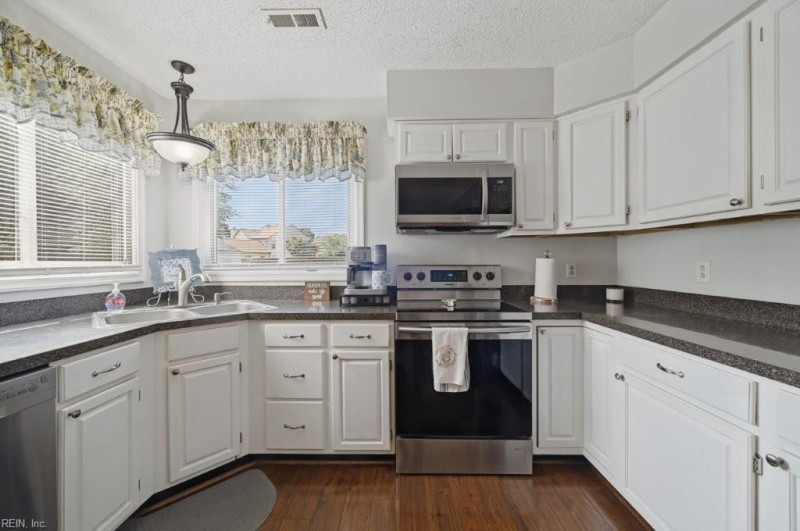 Photo 15 of 39 residential for sale in Hampton virginia