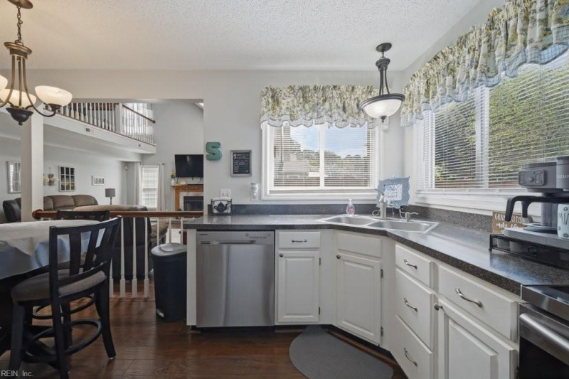 Photo 16 of 39 residential for sale in Hampton virginia