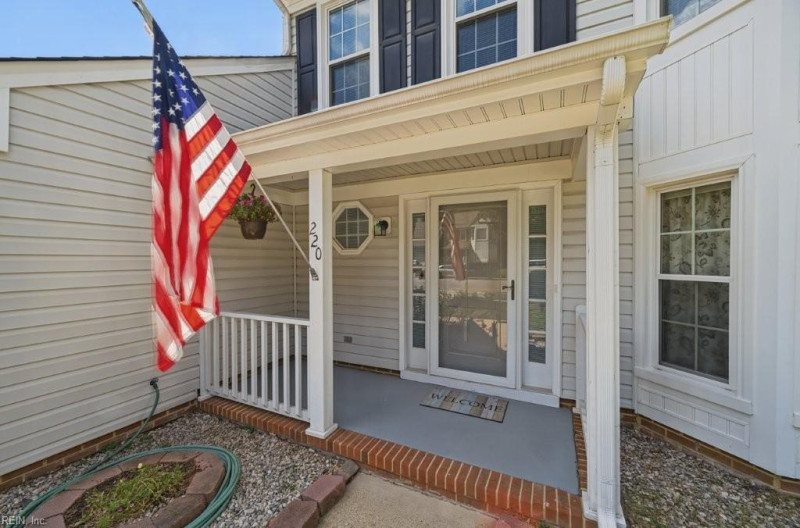Photo 5 of 39 residential for sale in Hampton virginia