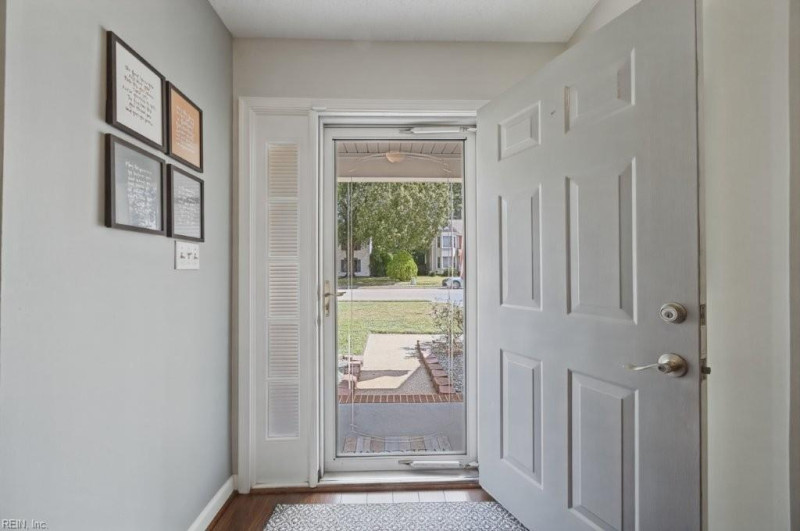Photo 6 of 39 residential for sale in Hampton virginia
