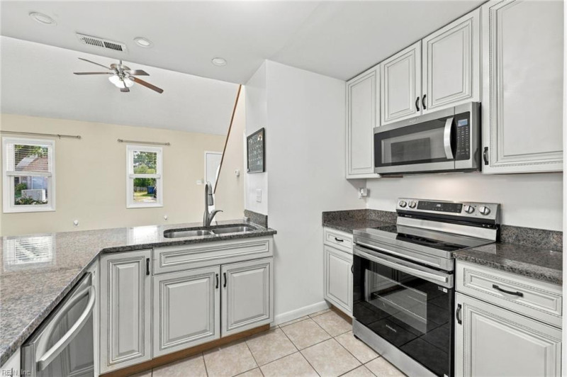 Photo 11 of 41 residential for sale in Virginia Beach virginia