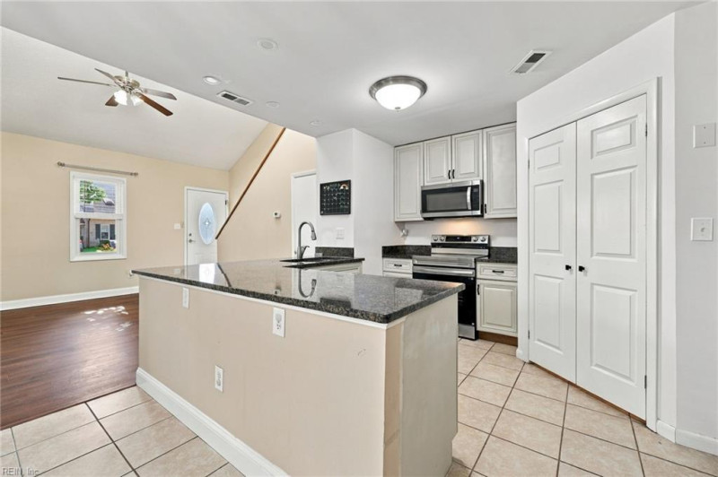 Photo 12 of 41 residential for sale in Virginia Beach virginia