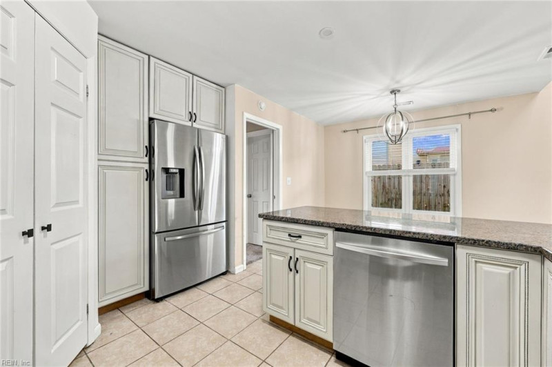 Photo 13 of 41 residential for sale in Virginia Beach virginia