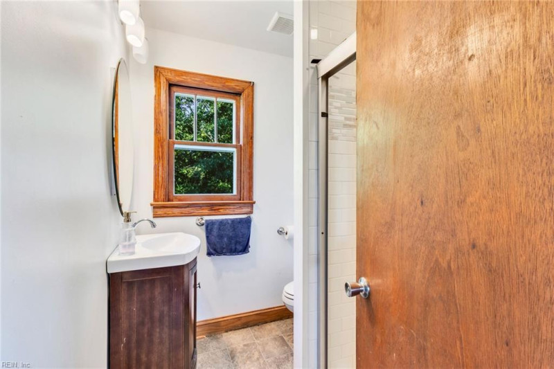 Photo 16 of 50 residential for sale in Lancaster County virginia