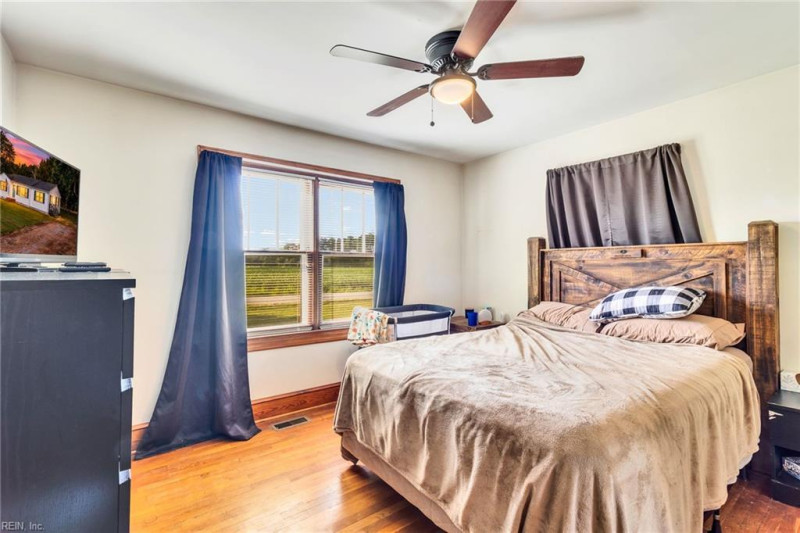 Photo 20 of 50 residential for sale in Lancaster County virginia
