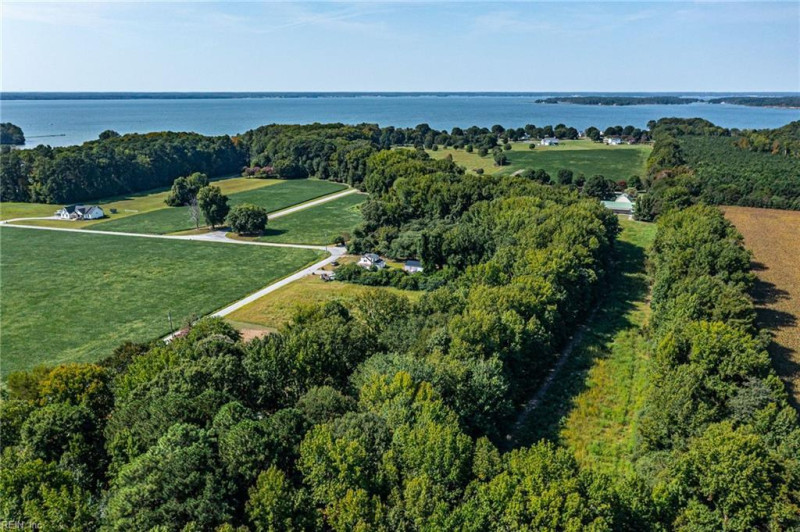 Photo 25 of 50 residential for sale in Lancaster County virginia