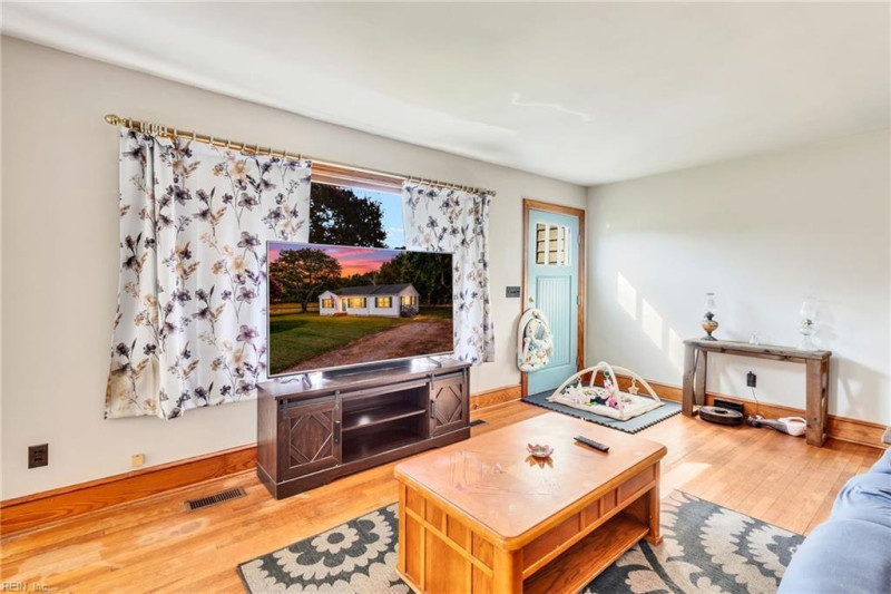 Photo 8 of 50 residential for sale in Lancaster County virginia