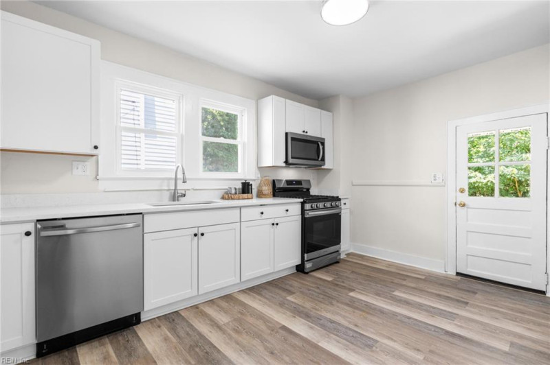 Photo 14 of 40 residential for sale in Suffolk virginia