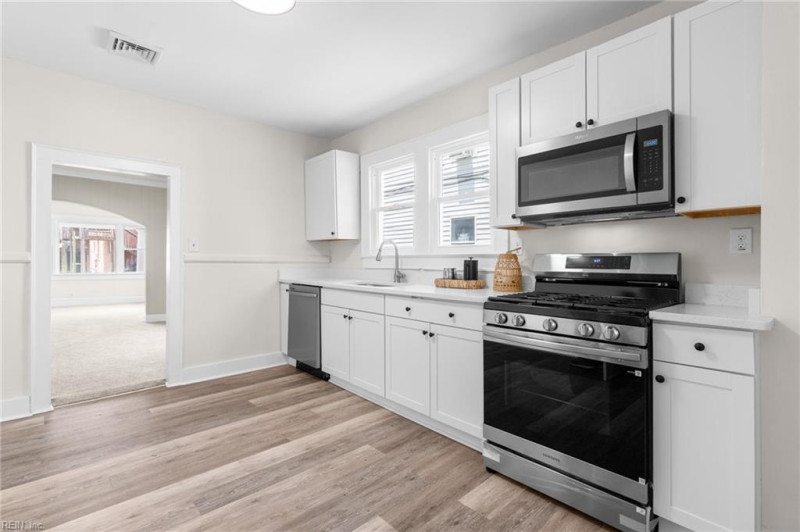Photo 17 of 40 residential for sale in Suffolk virginia