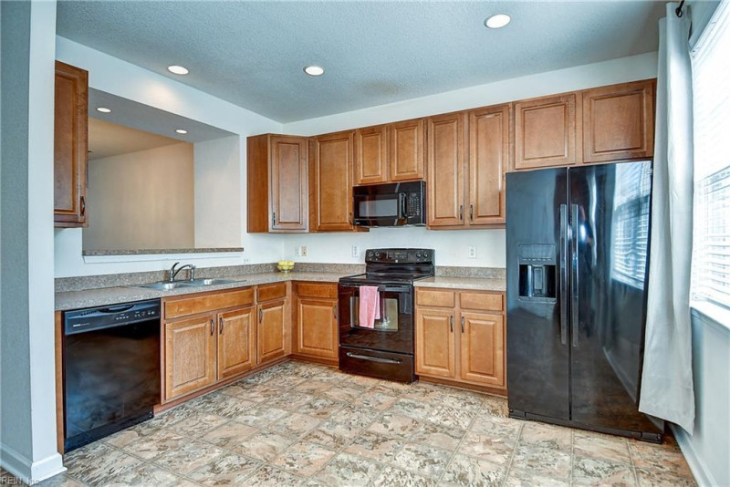 Photo 11 of 44 residential for sale in Virginia Beach virginia
