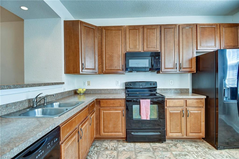 Photo 12 of 44 residential for sale in Virginia Beach virginia