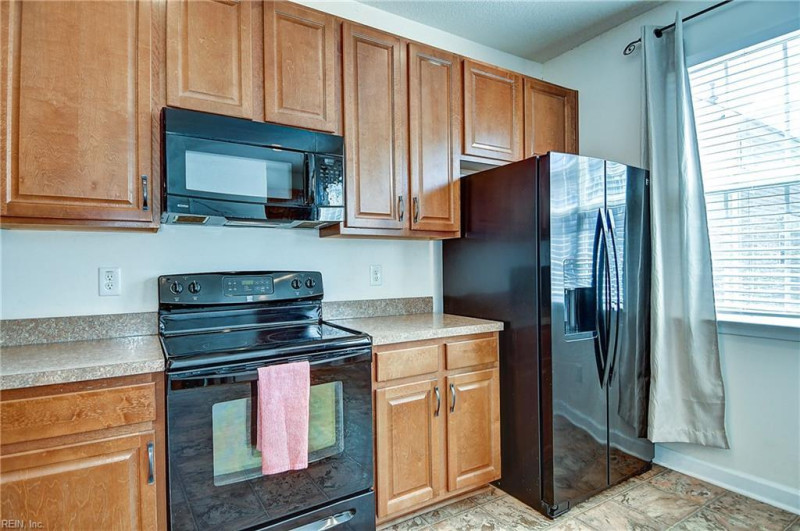 Photo 13 of 44 residential for sale in Virginia Beach virginia