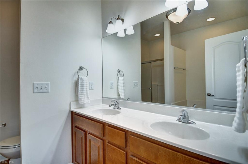 Photo 25 of 44 residential for sale in Virginia Beach virginia