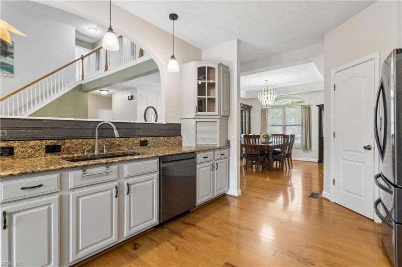 Photo 11 of 48 residential for sale in Hampton virginia