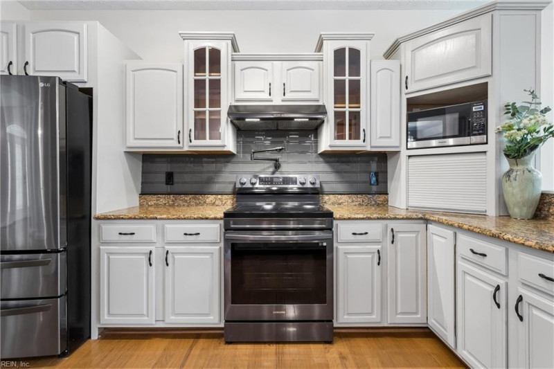 Photo 12 of 48 residential for sale in Hampton virginia