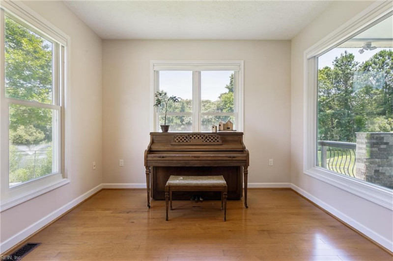 Photo 15 of 48 residential for sale in Hampton virginia