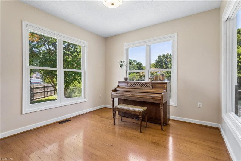 Photo 16 of 48 residential for sale in Hampton virginia