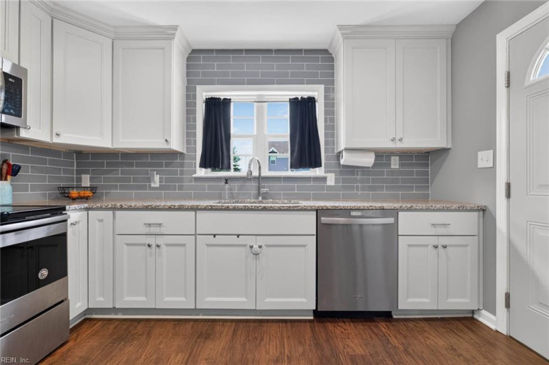 Photo 13 of 50 residential for sale in Chesapeake virginia