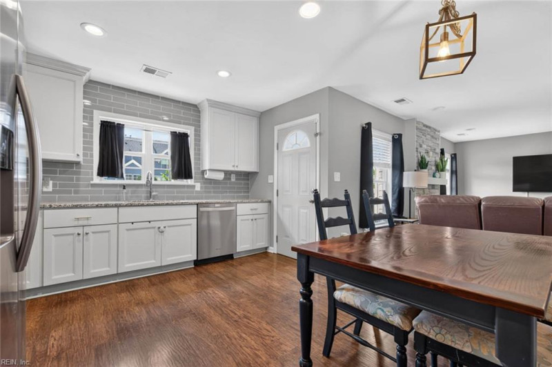 Photo 14 of 50 residential for sale in Chesapeake virginia