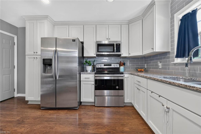 Photo 15 of 50 residential for sale in Chesapeake virginia