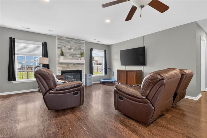 Photo 16 of 50 residential for sale in Chesapeake virginia