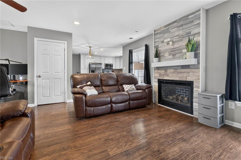 Photo 20 of 50 residential for sale in Chesapeake virginia