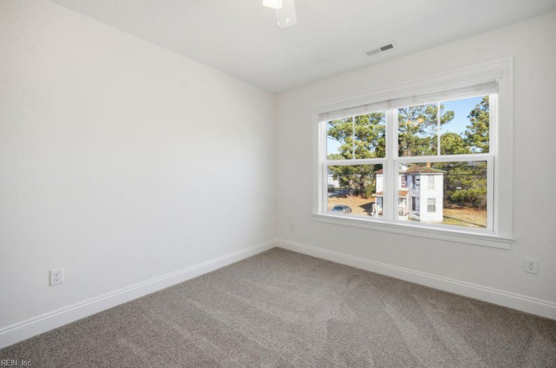 Photo 7 of 11 residential for sale in Suffolk virginia