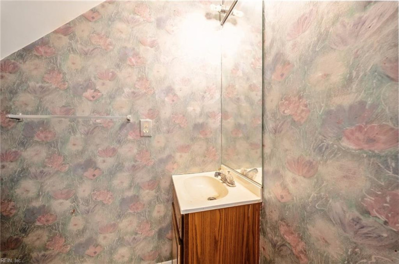 Photo 15 of 20 residential for sale in Portsmouth virginia