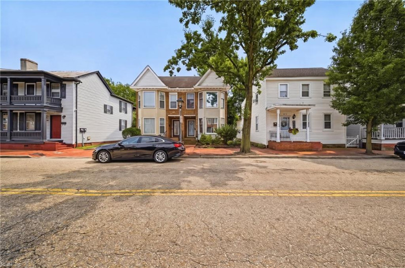 Photo 3 of 20 residential for sale in Portsmouth virginia