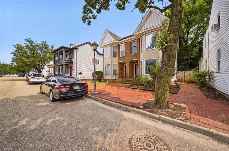 Photo 4 of 20 residential for sale in Portsmouth virginia