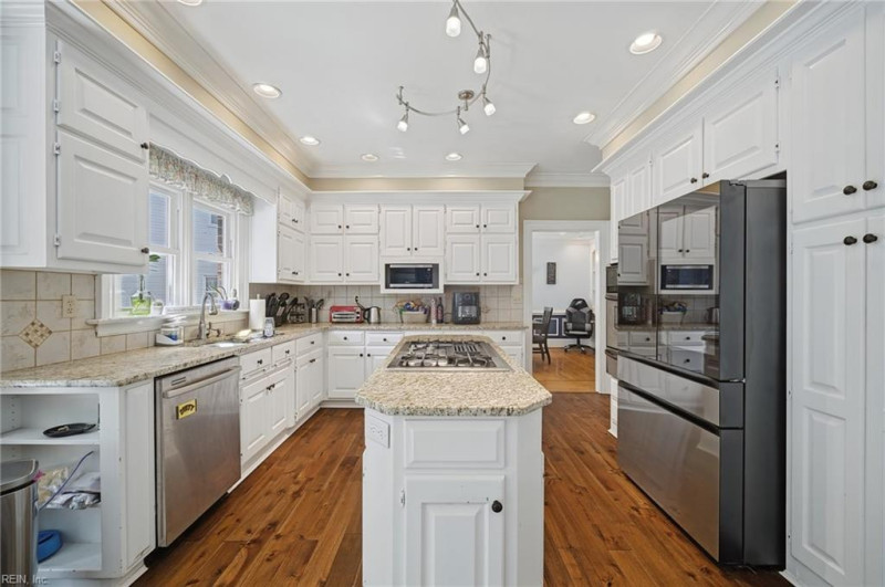 Photo 14 of 50 residential for sale in Chesapeake virginia